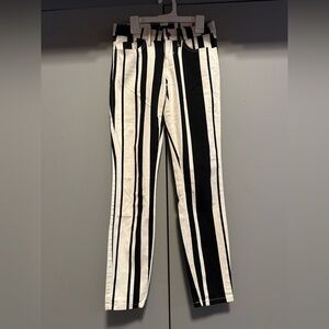 GUESS - Black & White Stripe Brittany Jegging (Size 24)